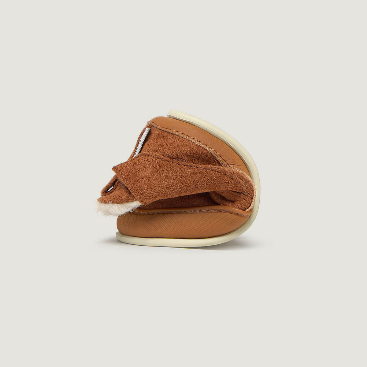 Vista plegado Chelva Feroz | Nut Microfibra Serraje