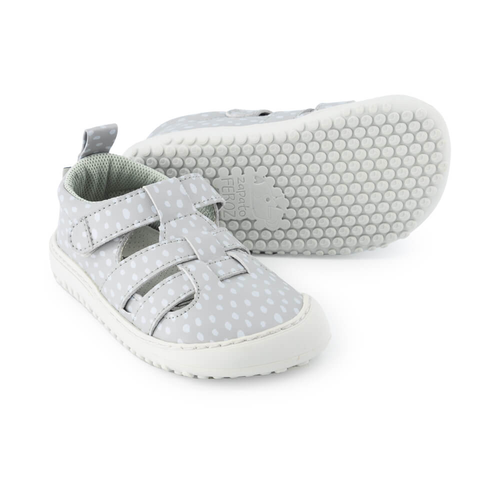 calzado verano infantil dibujo estampado original puntos topos color gris irta rocker ulises ss24 | Gris Ulises Microfibra