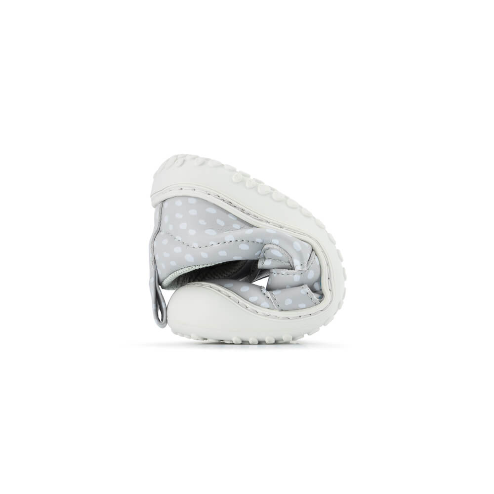 calzado verano infantil dibujo estampado original puntos topos color gris irta rocker ulises ss24 | Gris Ulises Microfibra